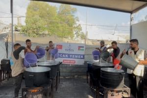 Han Yunus’ta 1000 Kişiye Sıcak Yemek İkramı