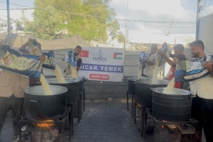 Han Yunus’ta 1000 Kişiye Sıcak Yemek İkramı