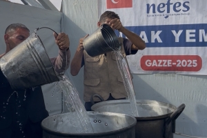 Han Yunus’ta 1000 Kişiye Sıcak Yemek Dağıtımı Gerçekleşti