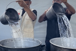 Han Yunus’ta 1000 Kişiye Sıcak Yemek Dağıtımı Gerçekleşti