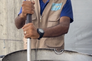 Han Yunus’ta 1000 Kişiye Sıcak Yemek Dağıtımı Gerçekleşti