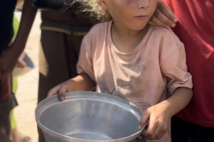 Han Yunus’ta 1000 Kişiye Sıcak Yemek Dağıtımı