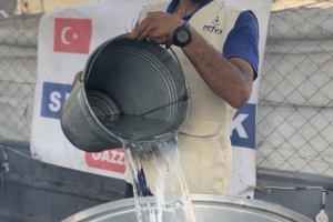 Han Yunus’ta 1000 Kişiye Sıcak Yemek İkramı