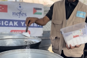 Han Yunus’ta 1000 Kişiye Sıcak Yemek İkramı