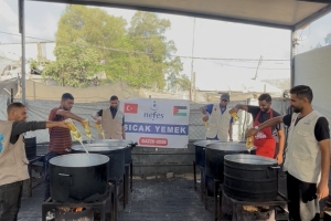 Han Yunus’ta 1000 Kişiye Sıcak Yemek İkramı