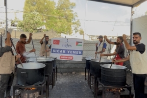 Han Yunus’ta 1000 Kişiye Sıcak Yemek İkramı