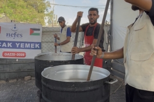 Han Yunus’ta 1000 Kişiye Sıcak Yemek İkramı