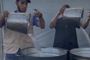 Han Yunus’ta 1000 Kişiye Sıcak Yemek Dağıtımı Gerçekleşti