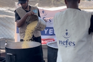 Han Yunus’ta 1000 Kişiye Sıcak Yemek Dağıtımı