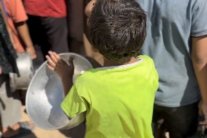 Han Yunus’ta 1000 Kişiye Sıcak Yemek Dağıtımı