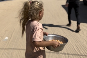 Han Yunus’ta 1000 Kişiye Sıcak Yemek Dağıtımı