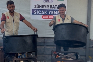 Han Yunus’ta 500 Kişiye Sıcak Yemek İkramı