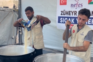 Han Yunus’ta 500 Kişiye Sıcak Yemek İkramı
