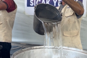 Han Yunus’ta 500 Kişiye Sıcak Yemek İkramı