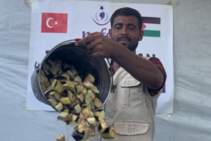 Han Yunus’ta 500 Kişiye Sıcak Yemek İkramı