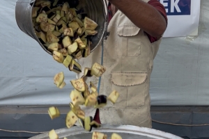 Han Yunus’ta 500 Kişiye Sıcak Yemek İkramı