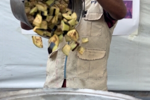 Han Yunus’ta 500 Kişiye Sıcak Yemek İkramı